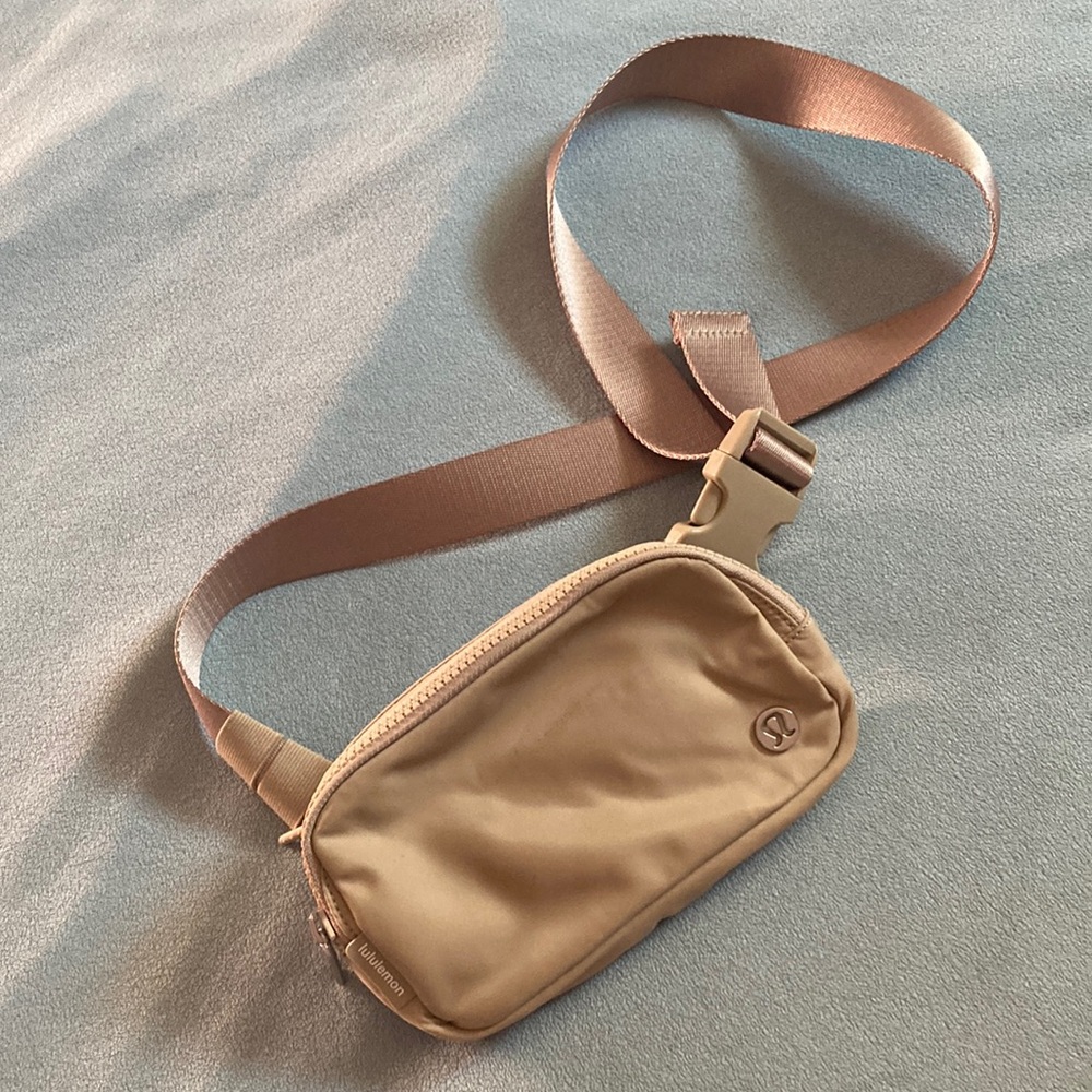 Lululemon MINI Belt Bag